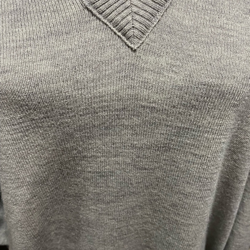 White Ram Moulaine Gray Heathered VNeck Pullover-30% Wool -Size XL - Picture 4 of 10